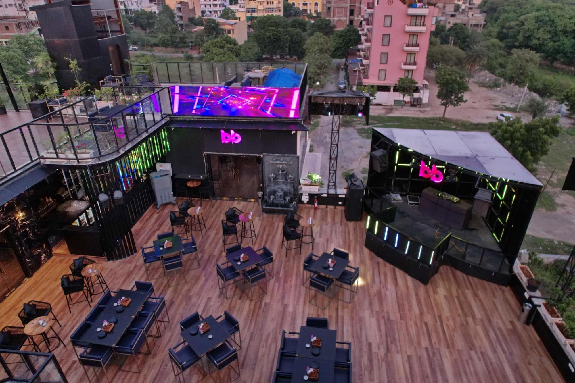 Hotel The Courtyard - Beyond Bar & Club à Udaipur Extérieur photo